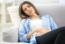 الفرق بين أعراض الحمل والدورة: تعرفي على أبرزها