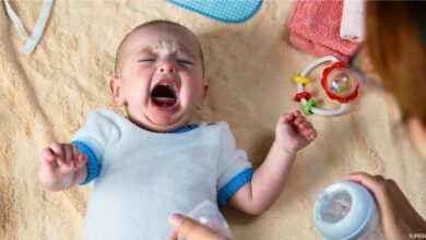 طفلي يرفض الرضاعة الصناعية: ماذا أفعل؟